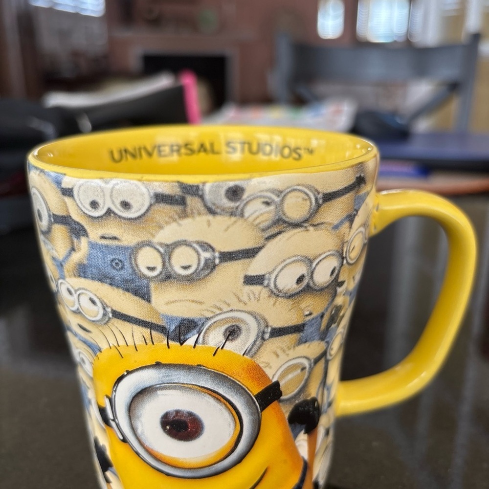 Universal Studios Minions despicable Me One Eyed Mayhem Yellow Coffee Mug 14 oz